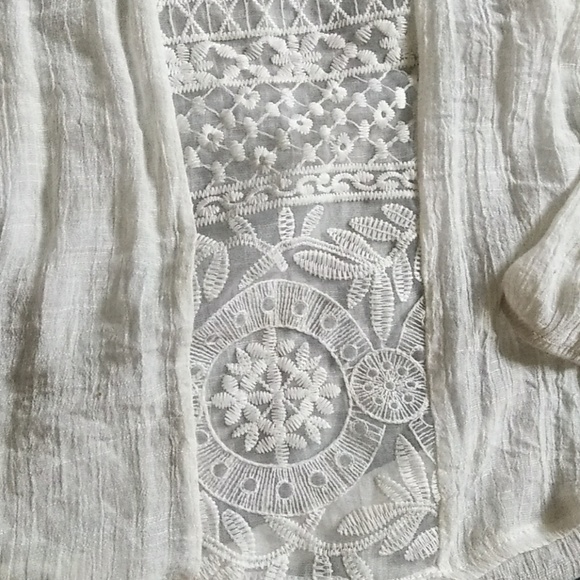 Pretty blouse - Picture 2 of 5